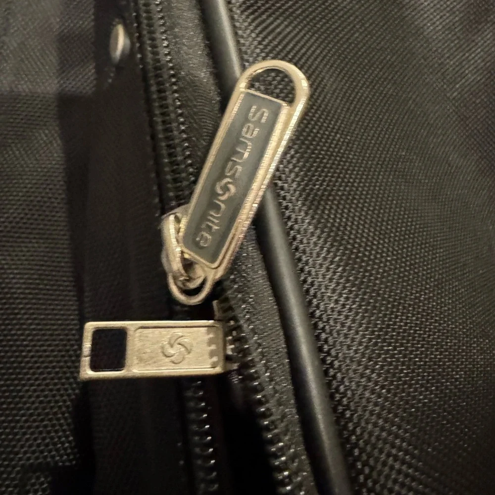 Samsonite Bifold Garment Bag 24x22x4 NWOT